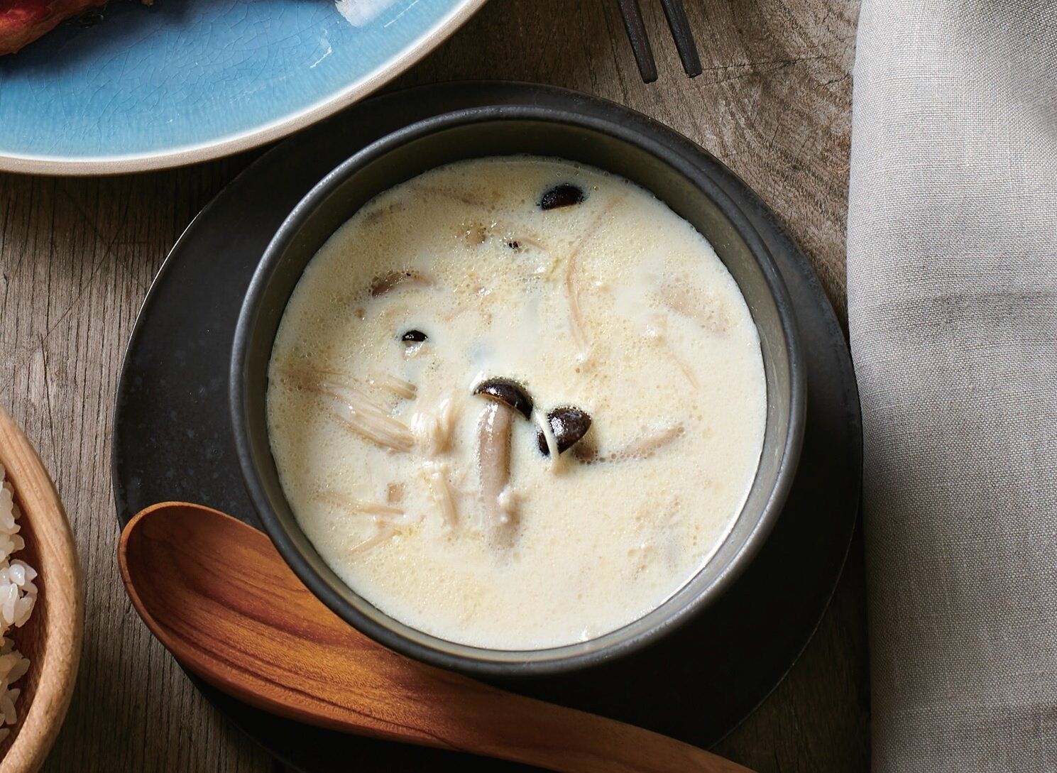 2種類のきのこ＆みそのこくをたして♪きのこのみそクリームスープ