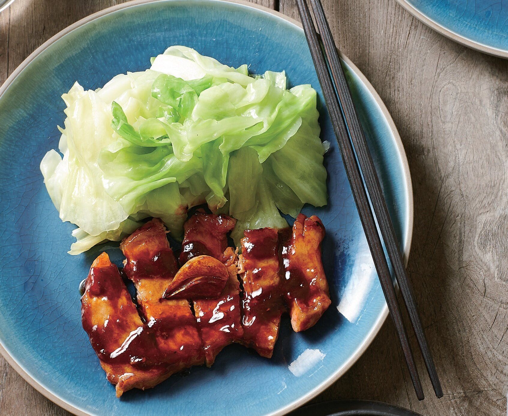 蒸しキャベツと一緒にケチャップソース味で！とんテキ