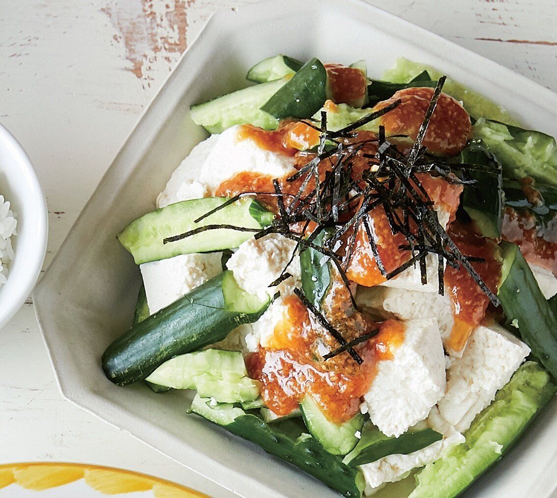 みそドレがよくからむ♪たたききゅうりとちぎり豆腐のサラダ