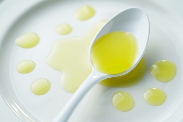 服についてしまったしつこい〇〇汚れ、なんと食器用洗剤で解決できます！