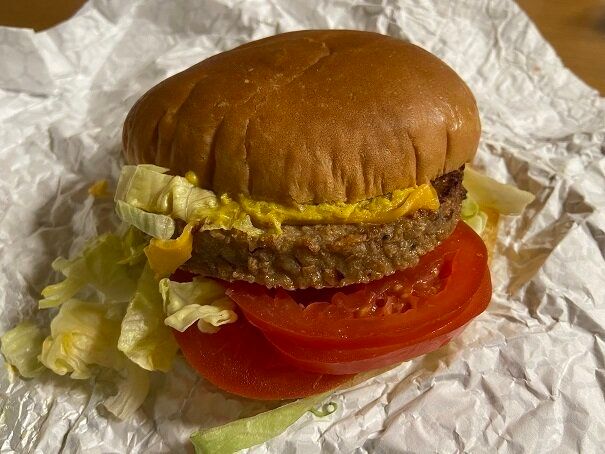 【コストコ】フードコートの新作「ガーデンバーガー」いま話題の大豆ミート使用でヘルシー！