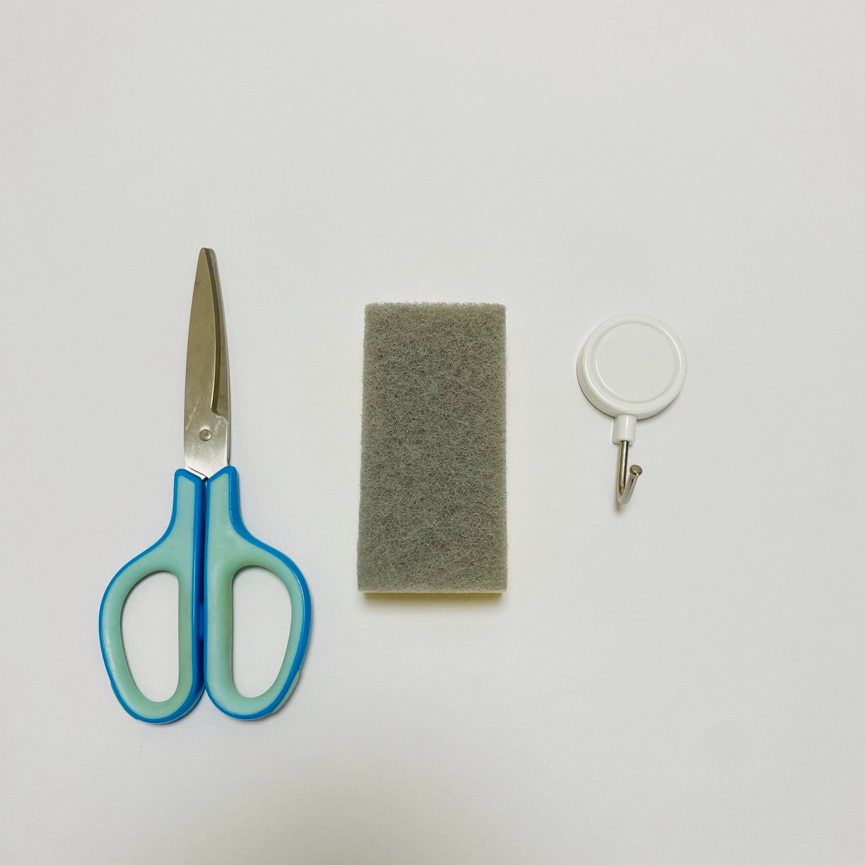 用意するのははさみとスポンジと○○だけ！家にあるもので洗面台の掃除のハードルがグンと下がる！