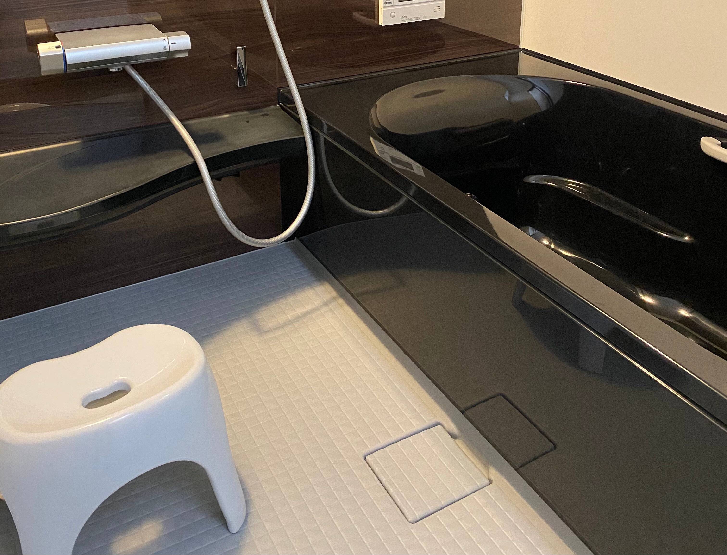 お風呂の床掃除はラクしよう！月1回○○洗いして放置するだけでスッキリ！