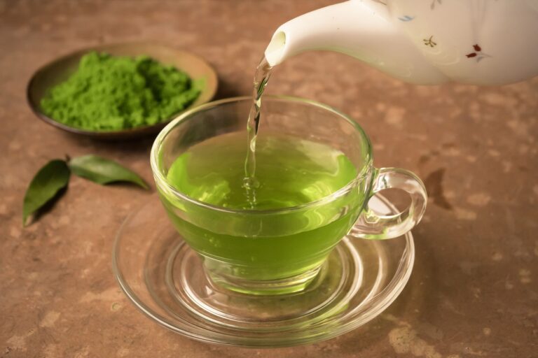 【管理栄養士監修】「緑茶」の主な栄養素とカロリーまとめ！おすすめな調理方法は？