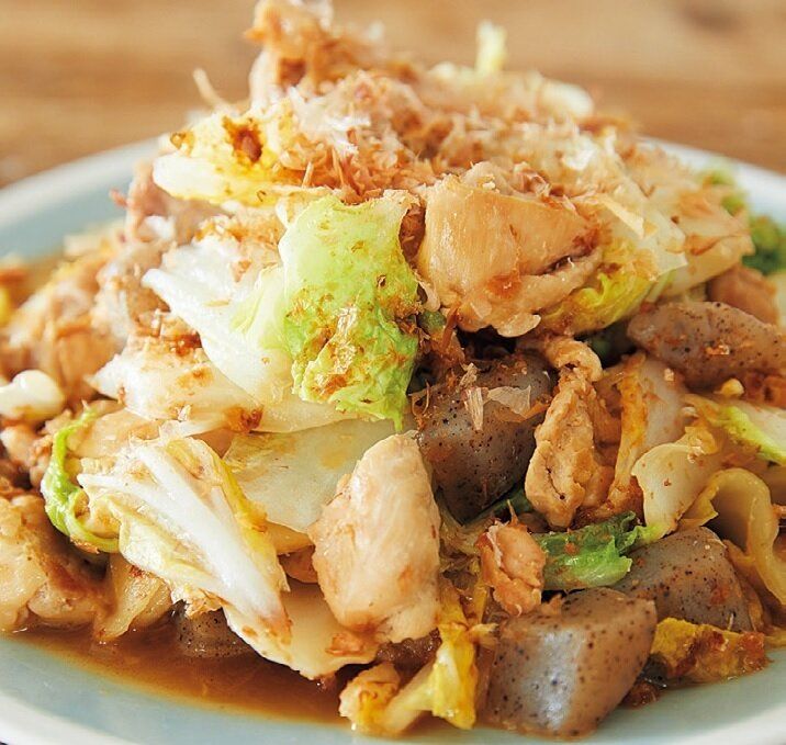 おかかをふってうまみ増し増し！鶏肉と白菜のおかかこんにゃく炒め