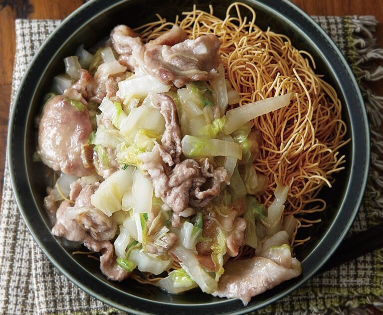 豚こまと白菜、うまみたっぷりのあんをかけて♪皿うどん