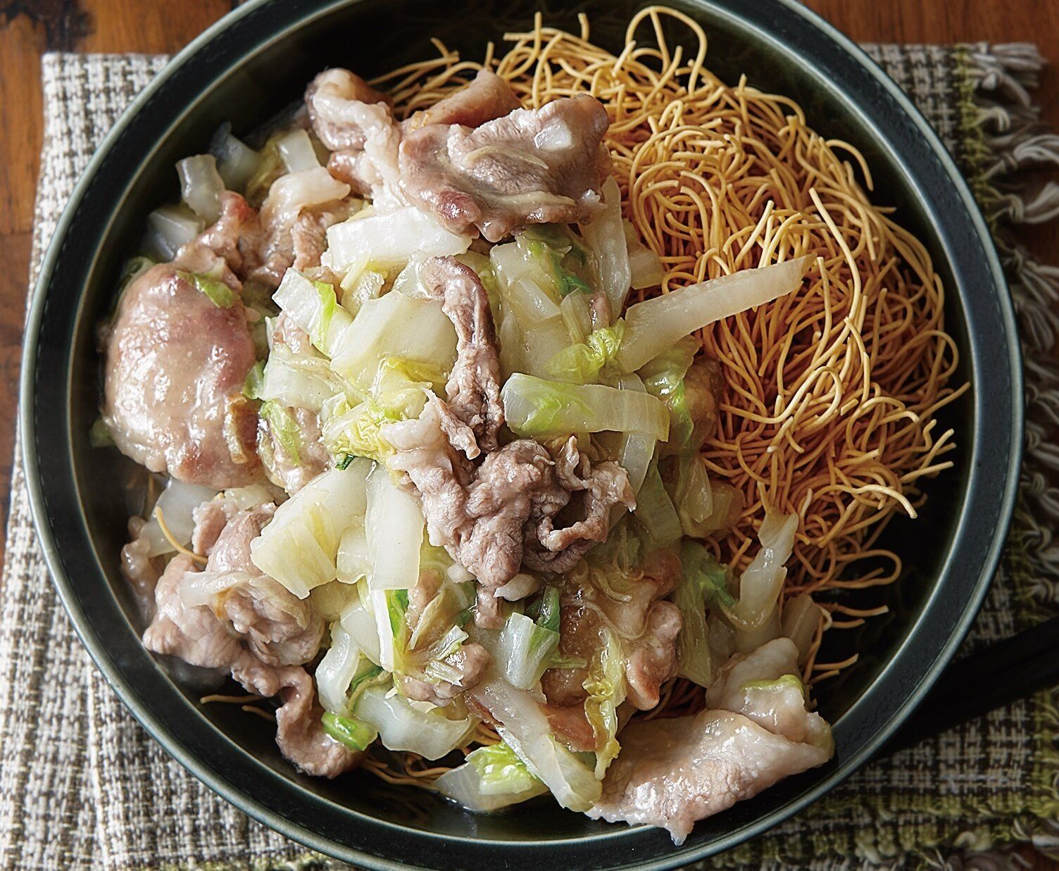 豚こまと白菜、うまみたっぷりのあんをかけて♪皿うどん