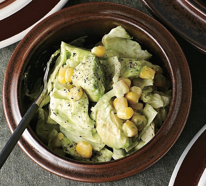 コーンとさっぱりマヨネーズ味！キャベツのアボカドコールスロー