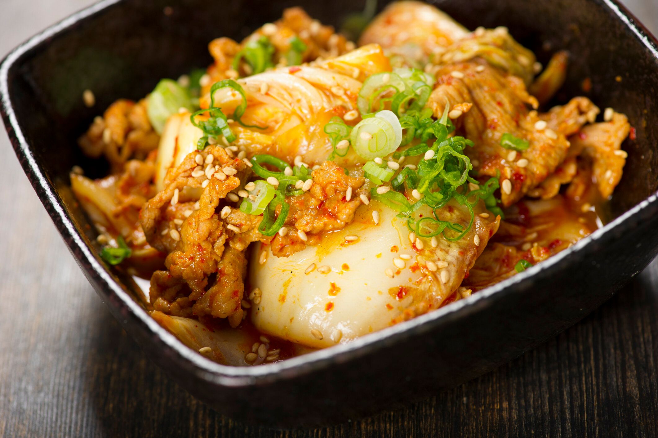 【管理栄養士監修】「豚キムチ」は太りやすい？気になるカロリーと炭水化物量まとめ