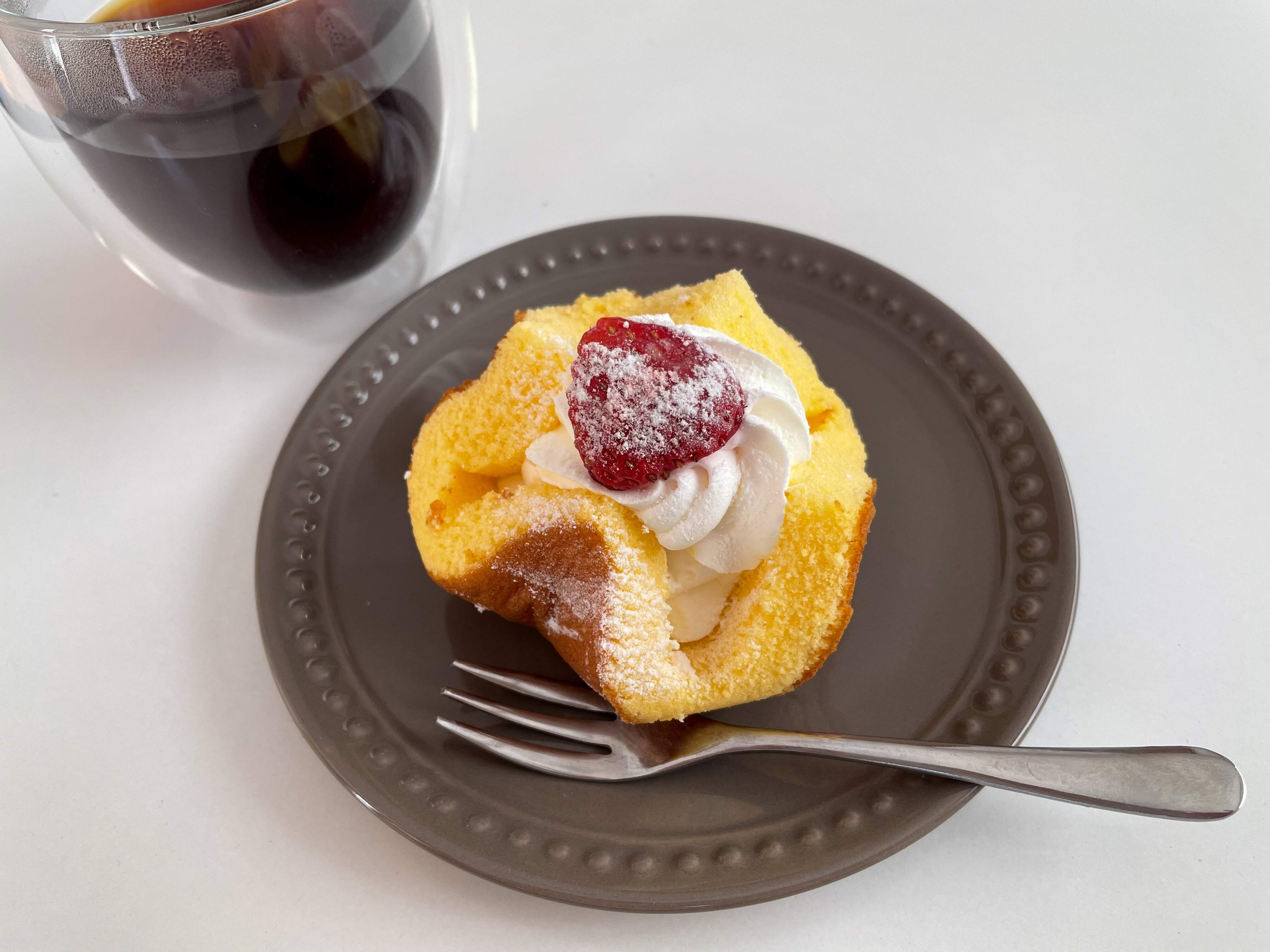 【ファミマ】定番だけどコレが一番好き♡ミルク感たっぷりの生クリーム最高です！