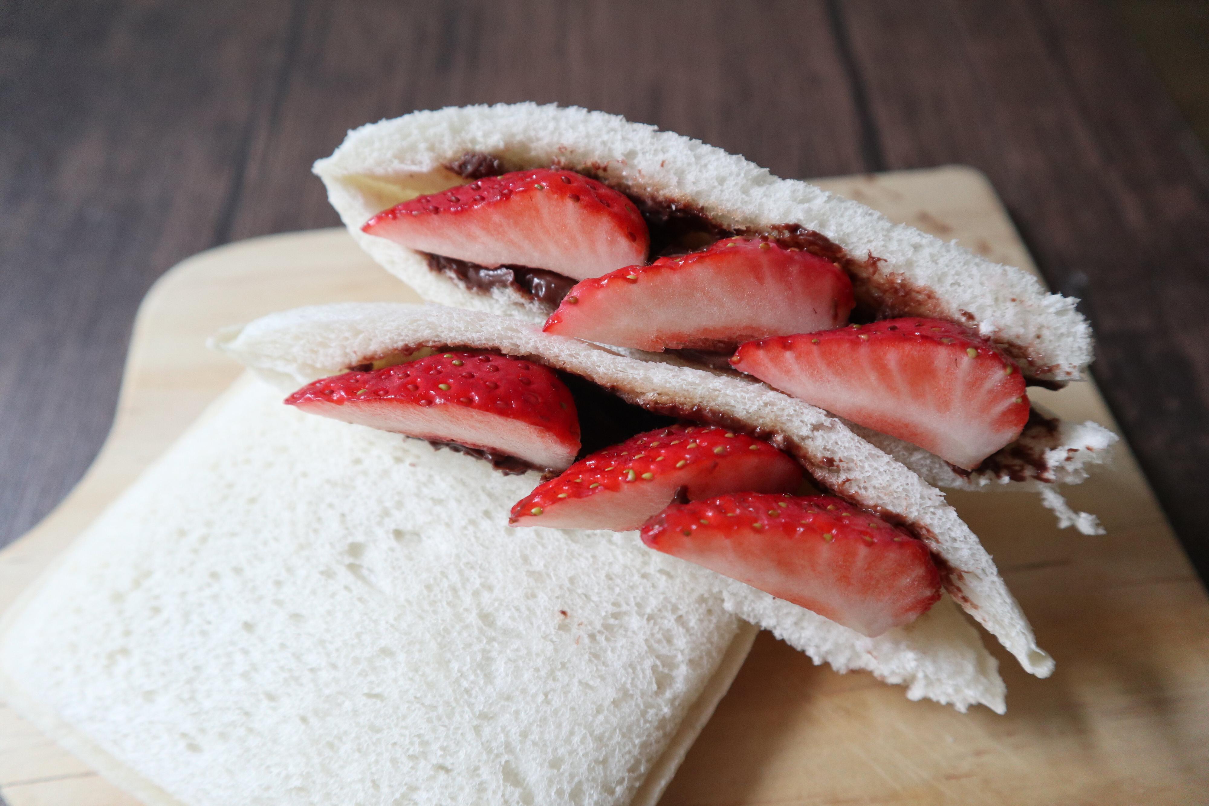 セブンイレブン限定ランチパックが「濃～い！」これは間違いなくおいしいヤツ！