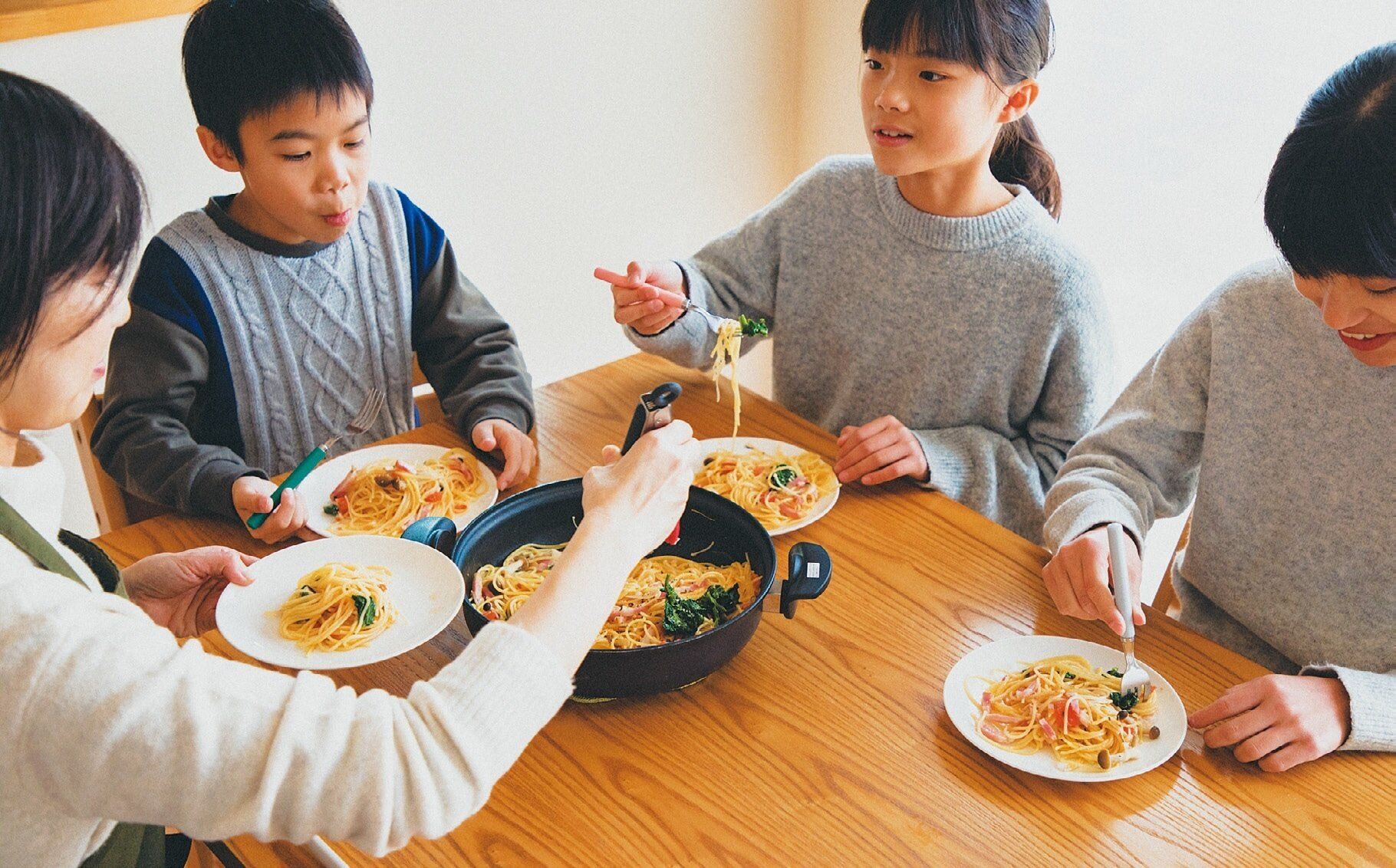 小学生3人で食費月3万円台！副菜いらずの絶品ラクごはんワザ