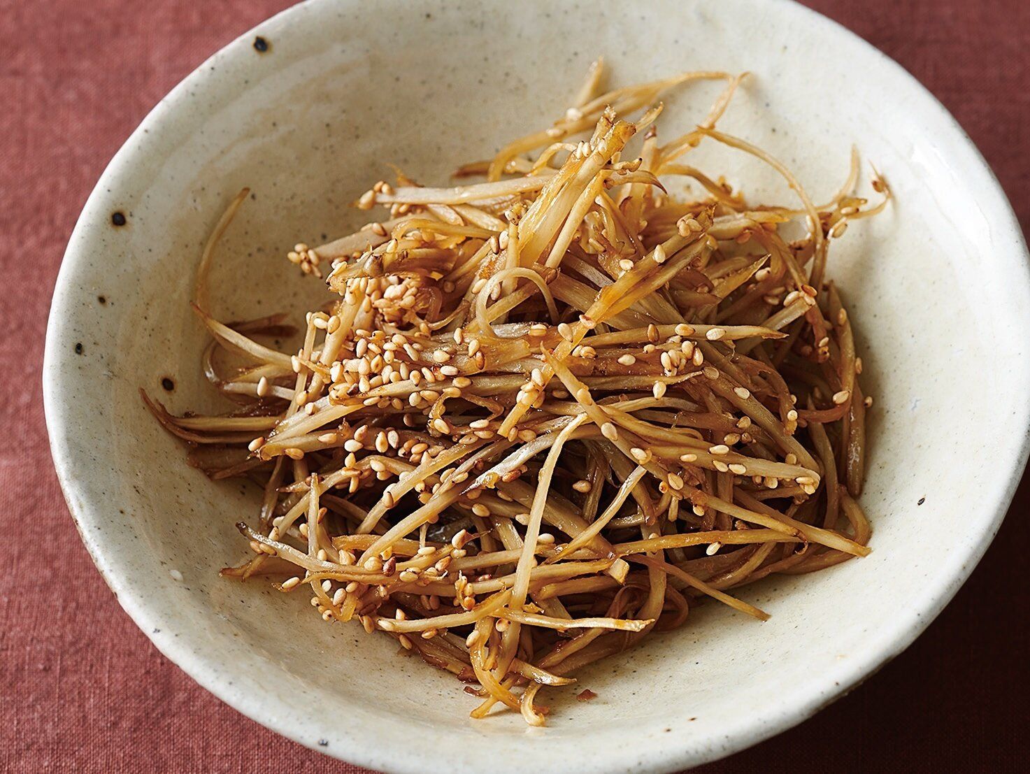 食欲そそる甘辛味で食物繊維がとれる！ごぼうの炒めナムル