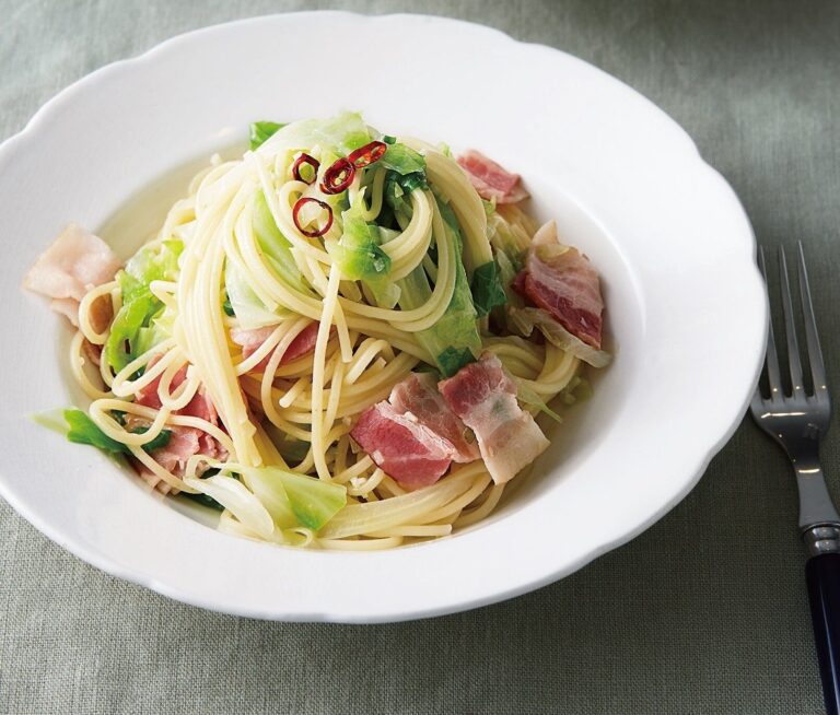 元気に乗り切るパスタ！くたくたキャベツとベーコンのぺペロンチーノ