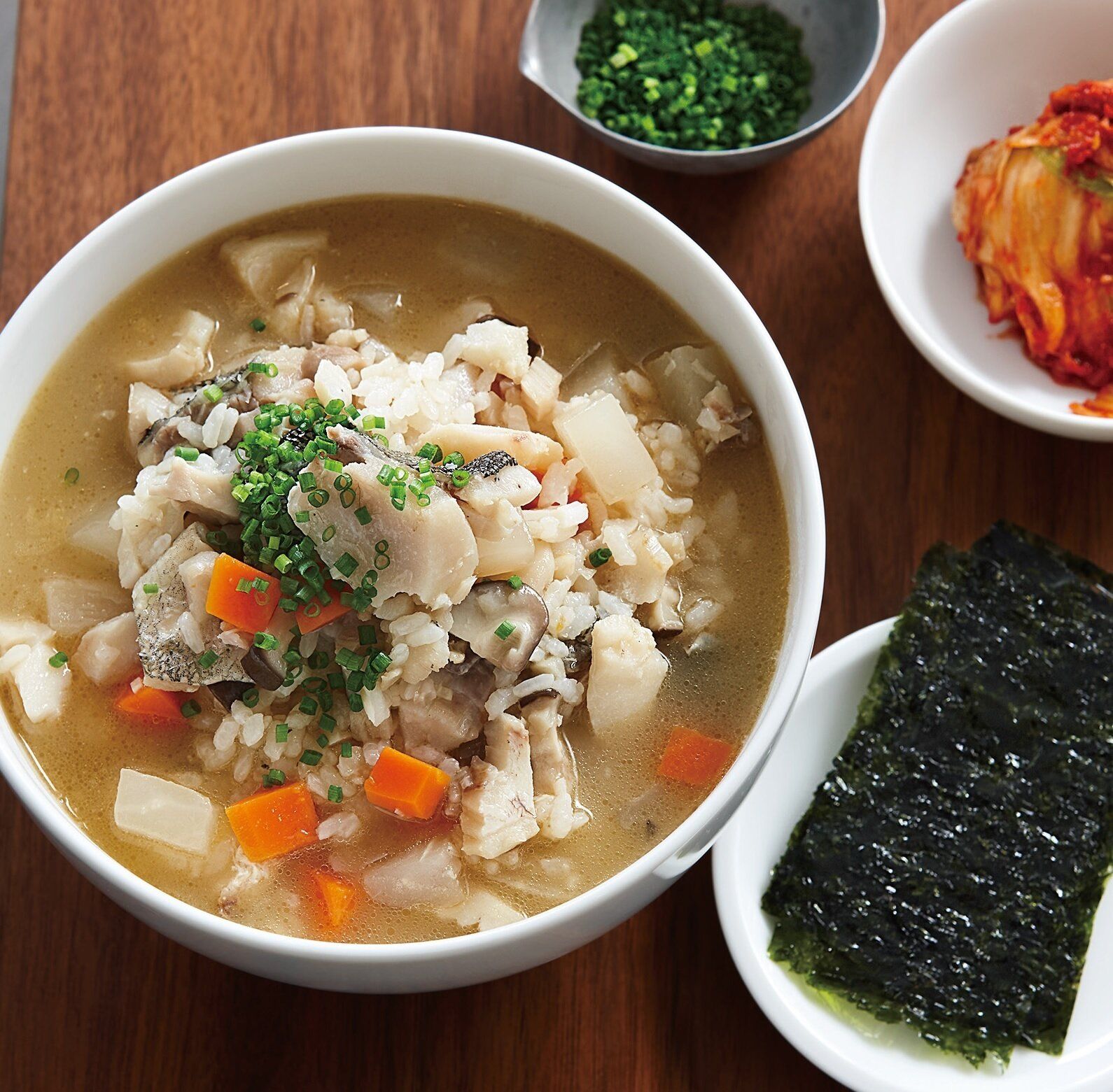 キムチを混ぜれば体がいっそうぽかぽかに！たらの韓国風野菜雑炊