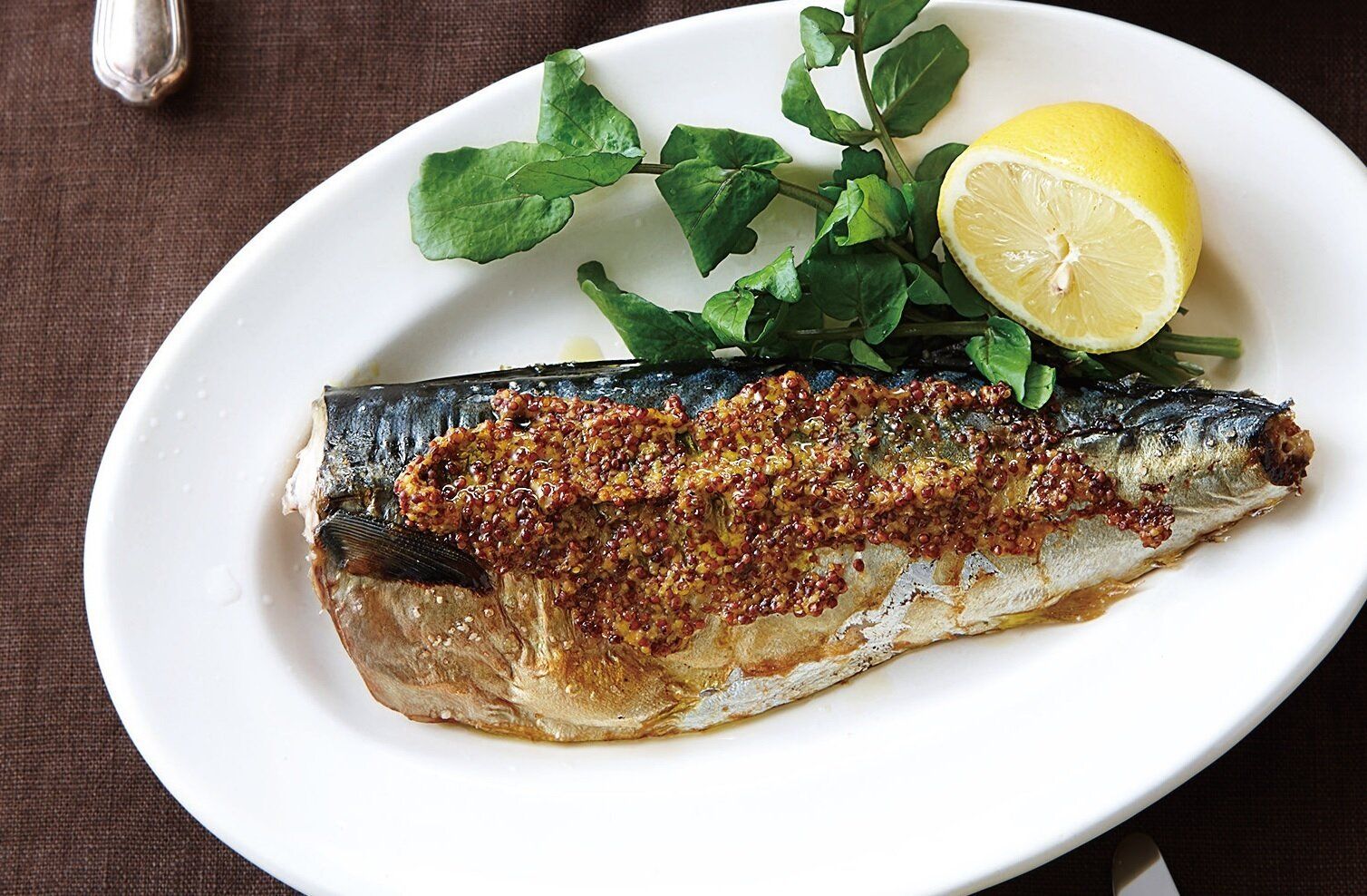 青魚にビタミンC豊富なレモンを添えて！さばのマスタード焼き