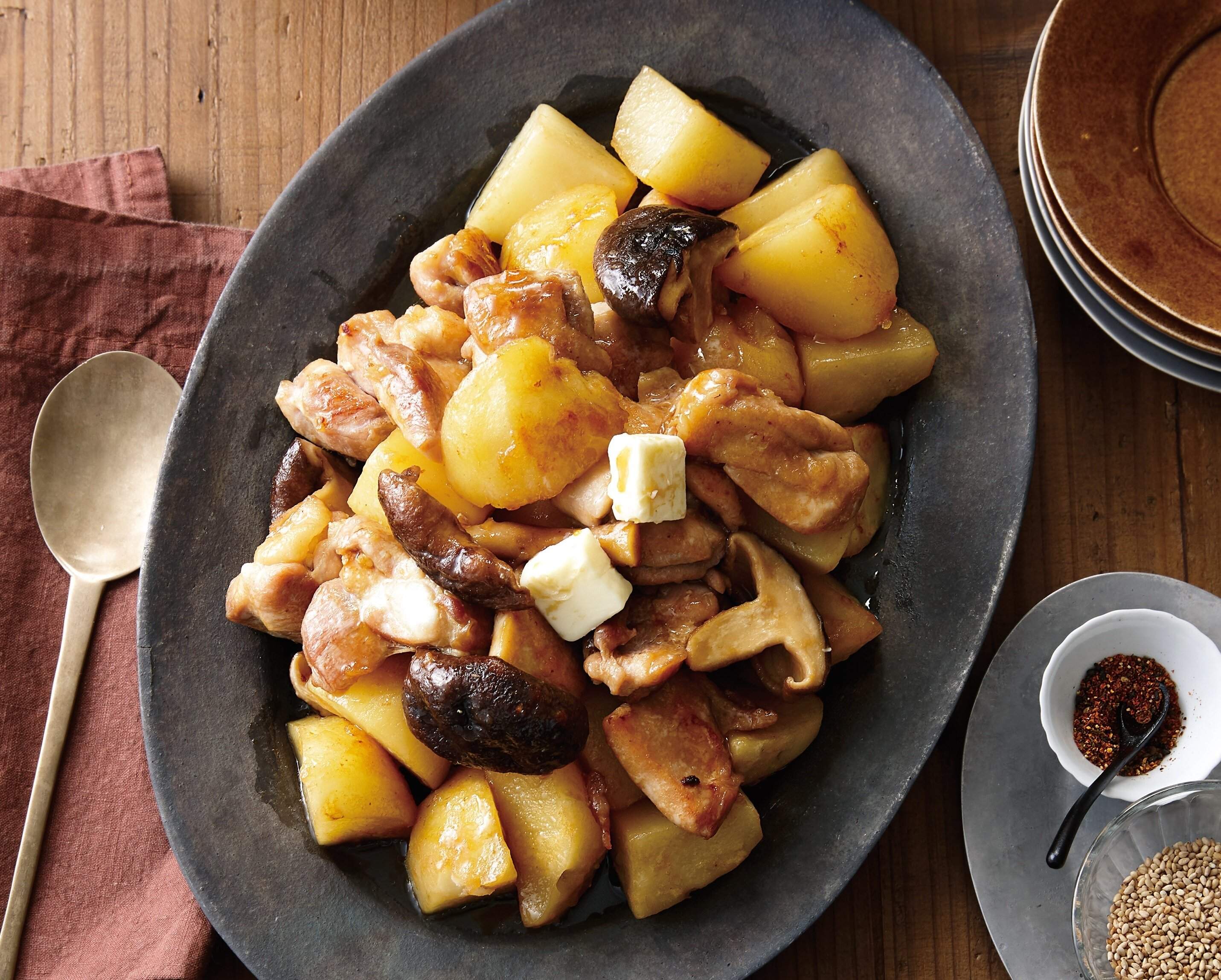 豊富なビタミンCでパワー◎！鶏とじゃがいもとしいたけのバター照り焼き