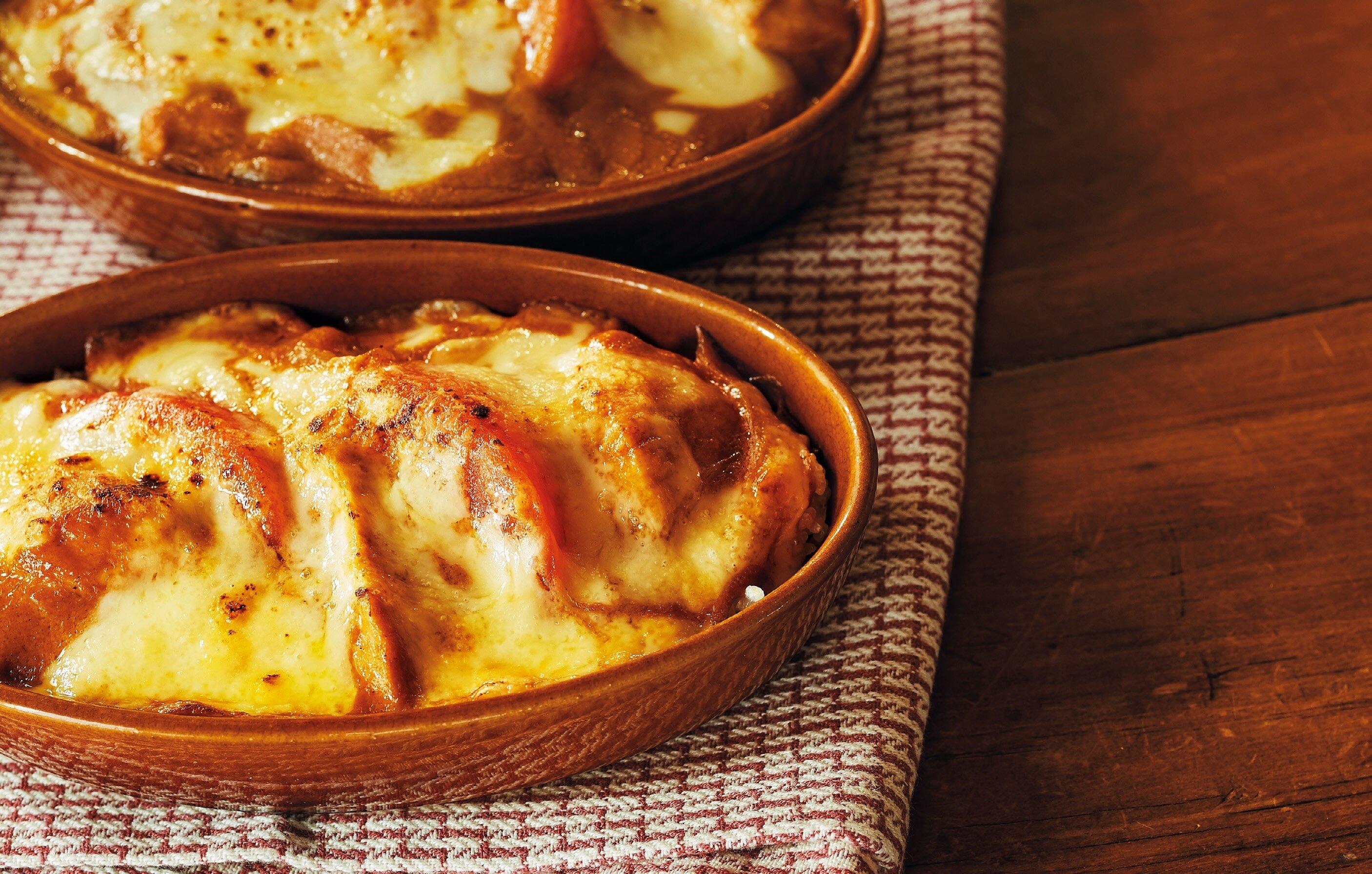 ヨーグルトも生クリームもなしで人気の味！バターチキンカレードリア