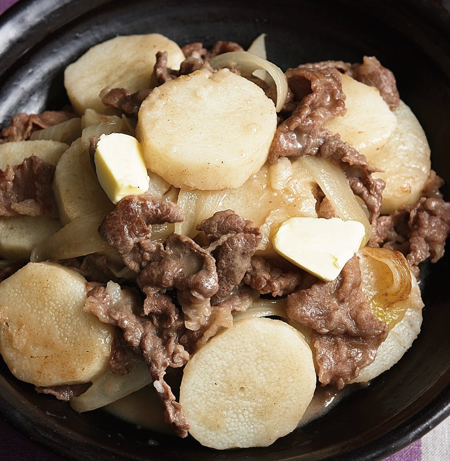 作りたくなるシンプルな煮もの！牛肉と長いもの塩バター肉じゃが