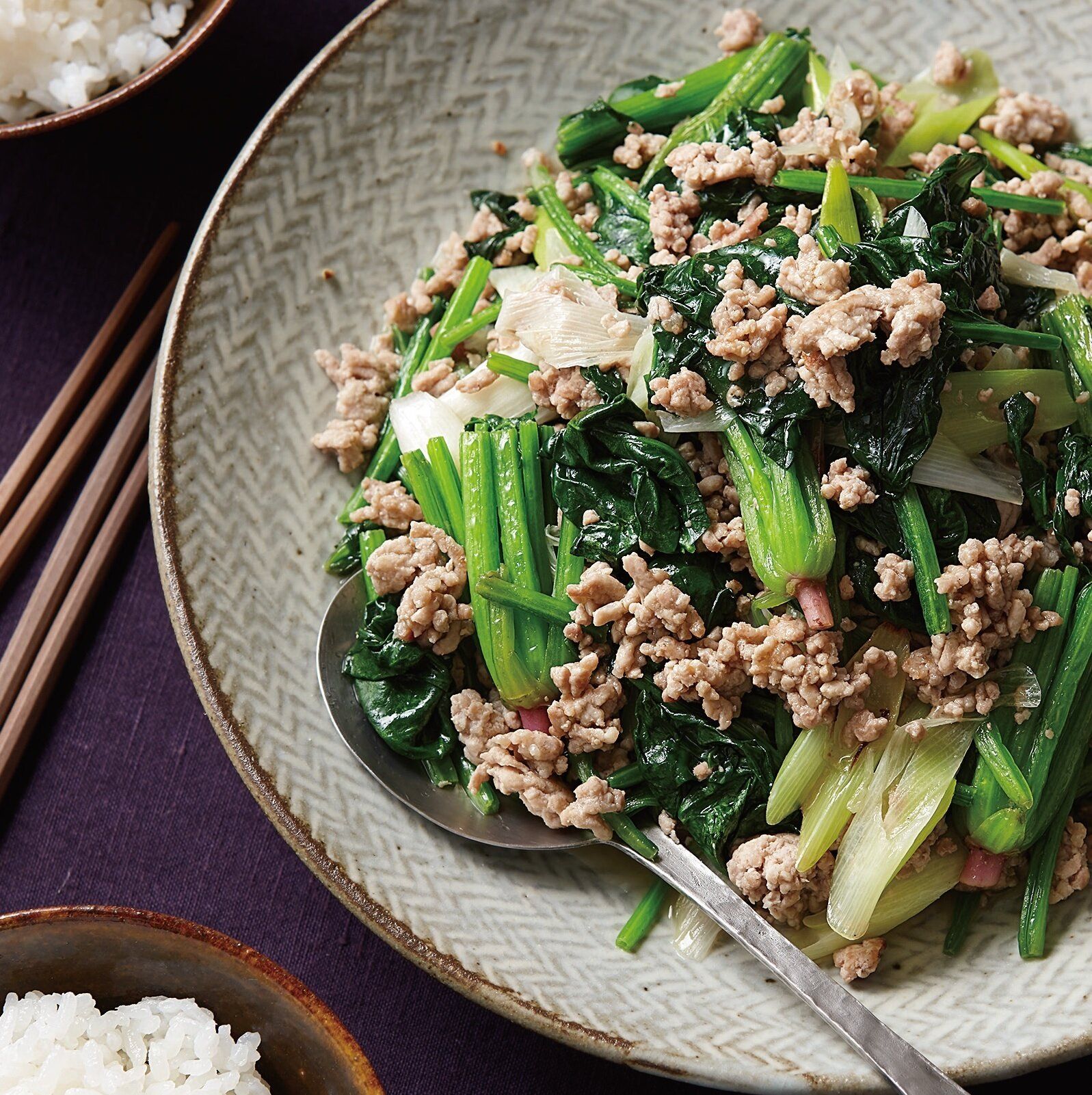 レモンだれでご飯が止まらない！ひき肉とほうれん草のうま塩炒め