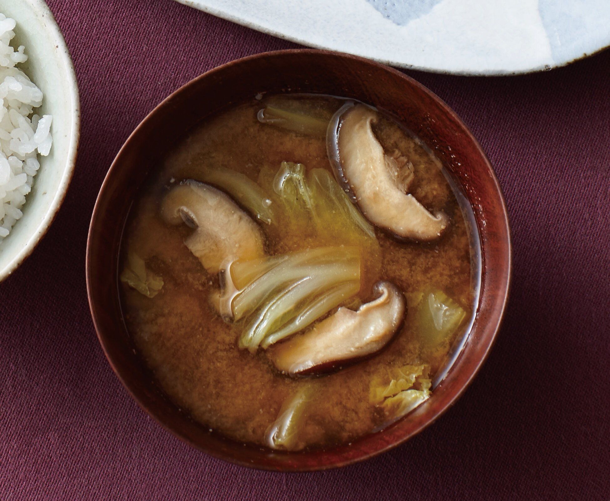 うまみたっぷりほっとする味♪白菜としいたけのみそ汁