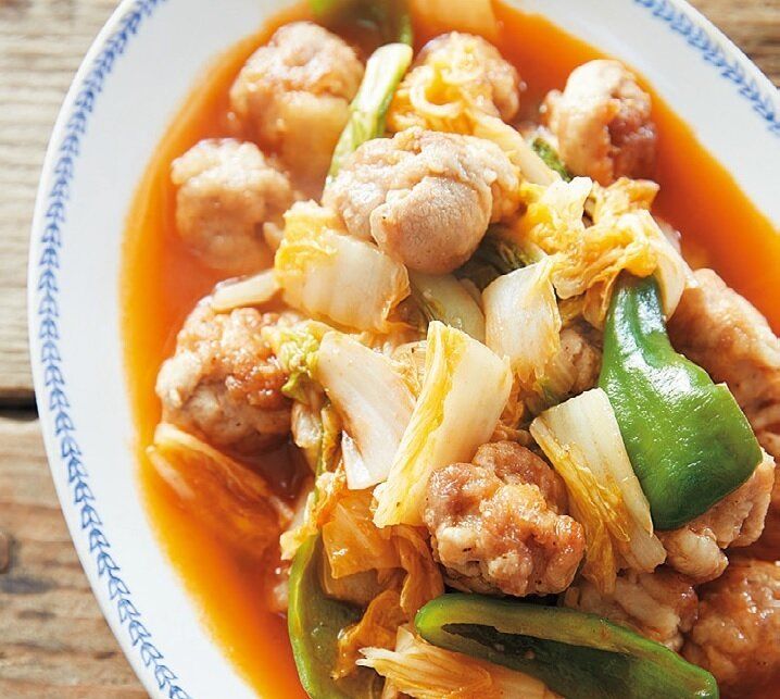 丸めた豚肉でがっつり！豚こまと白菜のケチャップ煮