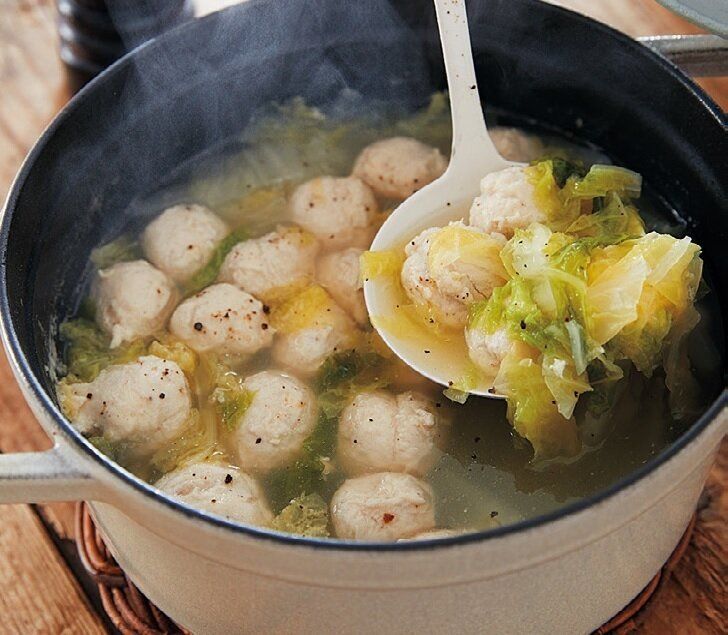 ふんわりだんごで体はぽかぽか！たっぷり白菜鶏だんごスープ