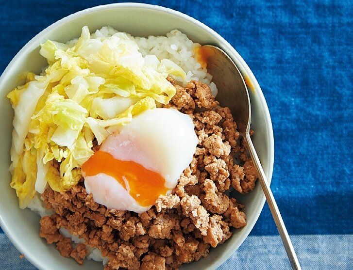 元気の出る速攻どんぶり♪白菜ナムルとそぼろビビンバ