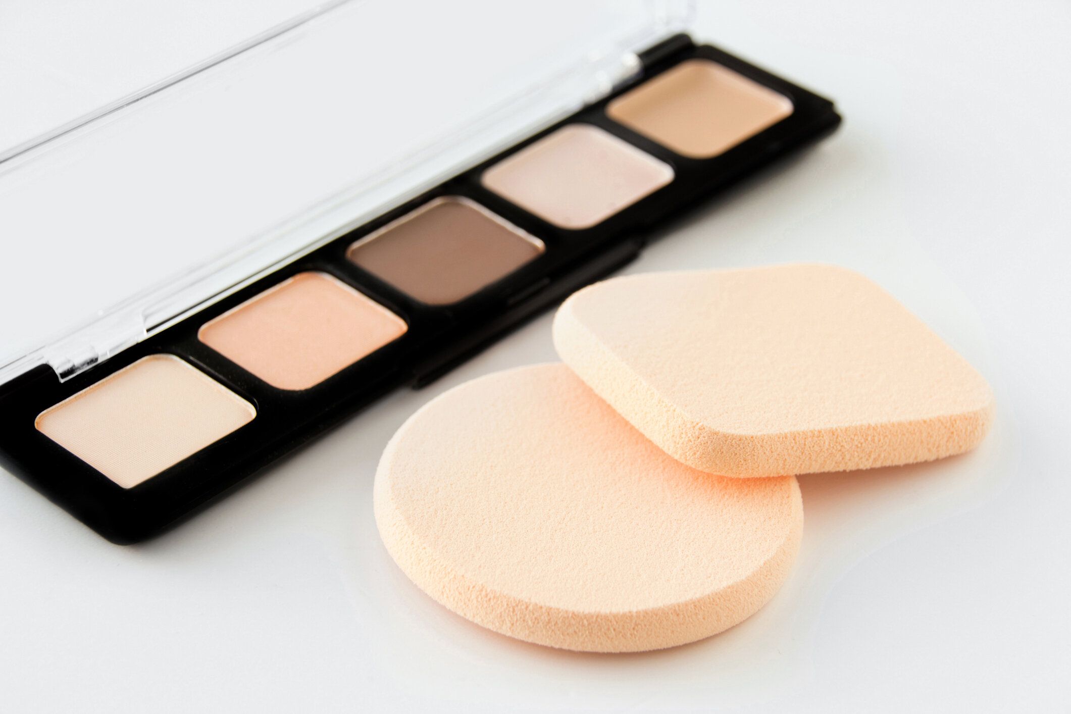 人気ヘアメイクアップアーティストが選ぶ！隠れた名品プチプラコスメ3選（コンシーラー編）