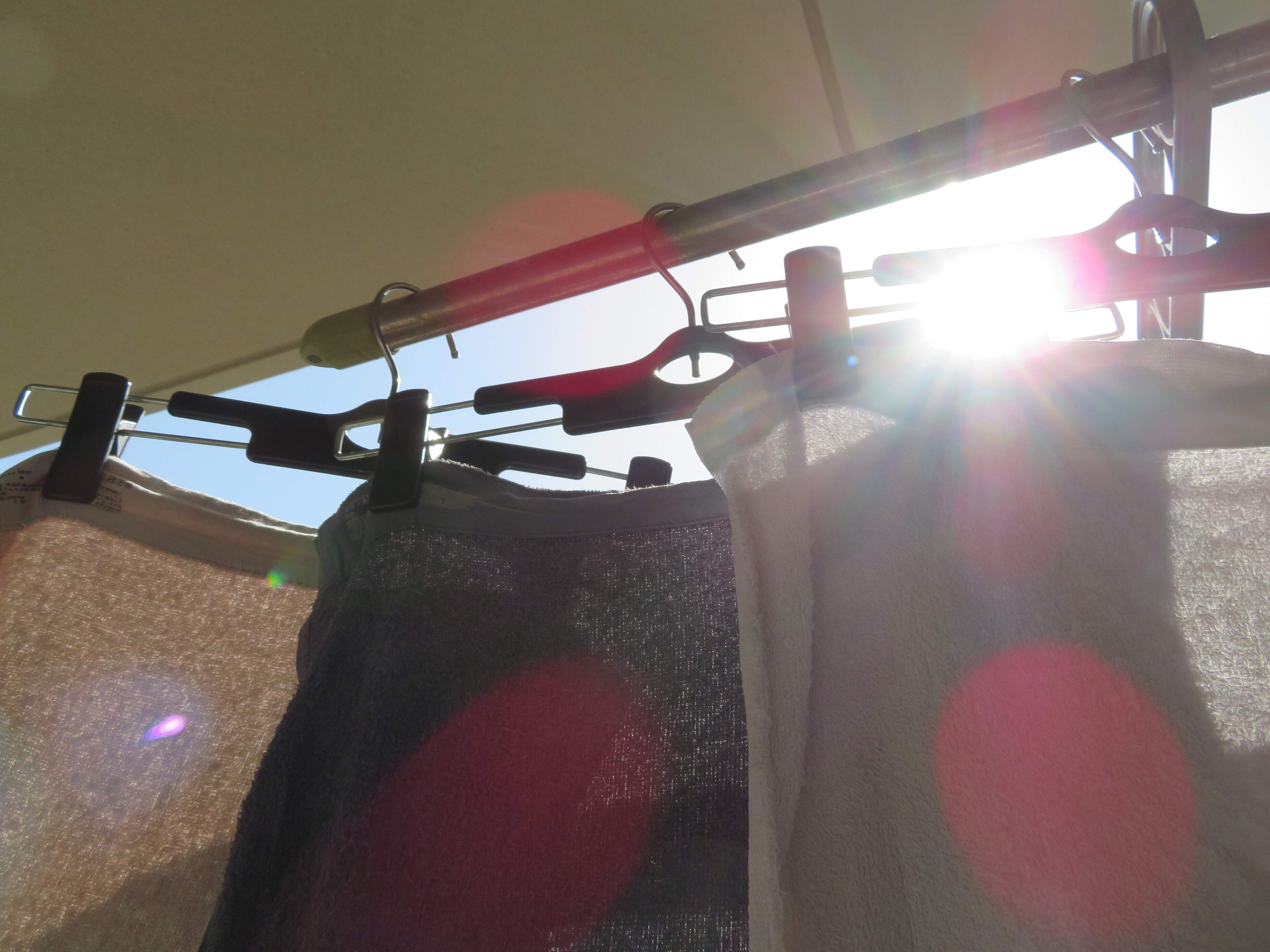 洗濯物もソーシャルディスタンス！強風の日もハンガー密接を防ぐには