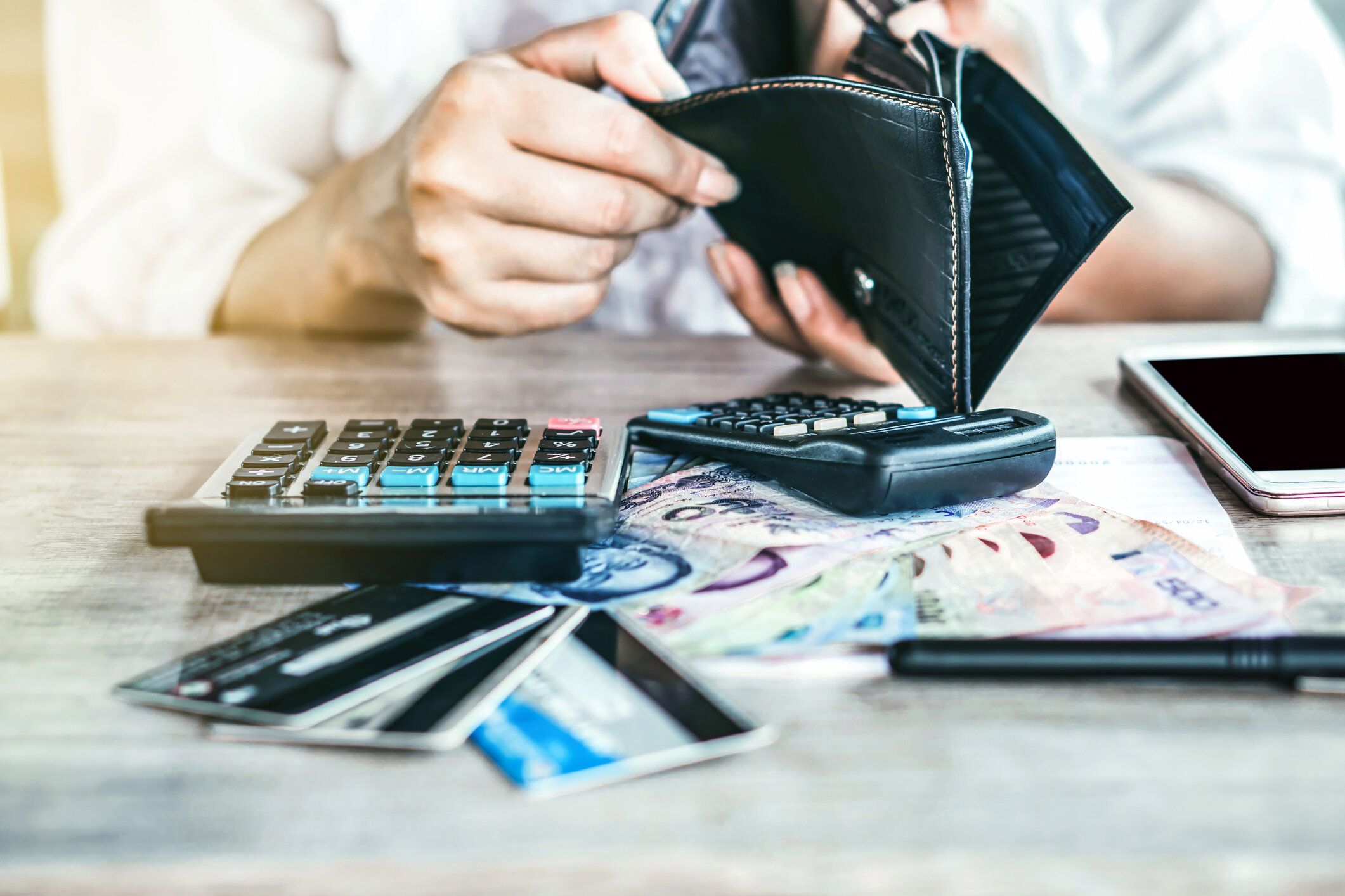 【お金の専門家が解説】現金派と電子マネー派、損しやすいのはどっち？