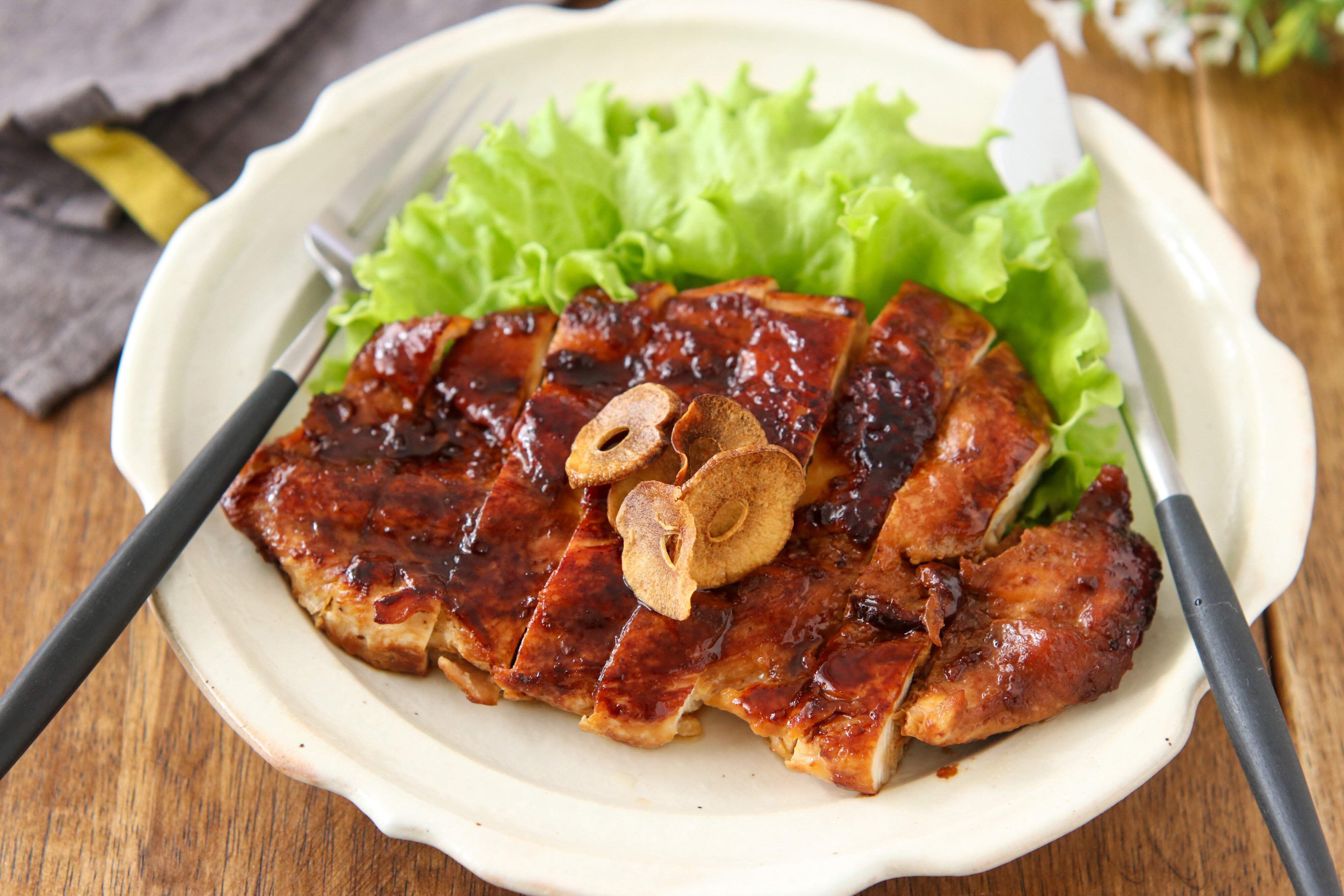 むね肉でもジューシーに！塩麹漬け鶏むね肉の照り焼きレシピ