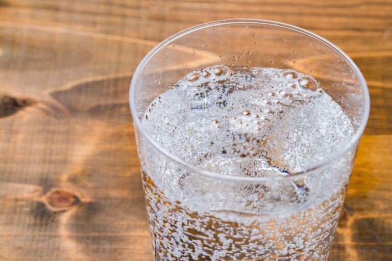 「炭酸水メーカー」のおすすめ15選｜商品の選び方や炭酸水をおいしくつくるコツも紹介
