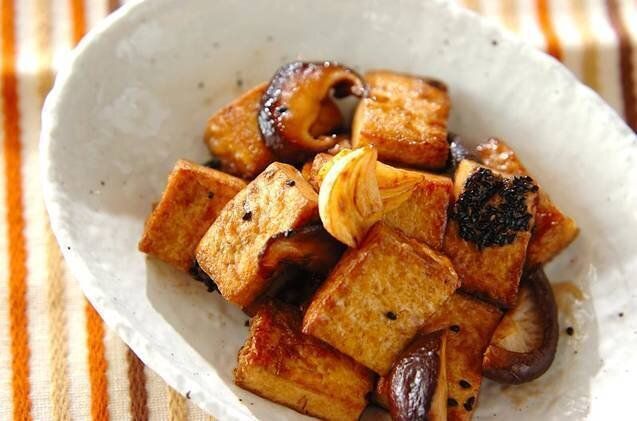 「厚揚げ」を使ったボリューム満点のレシピ20選！節約にもつながるうえに手間なくおいしく栄養たっぷり！