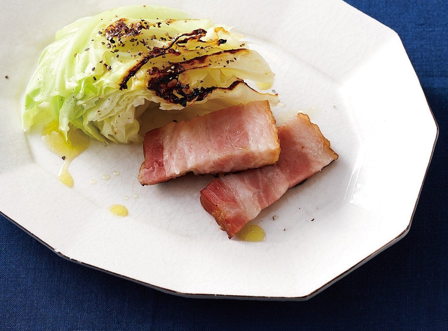 究極シンプルクッキング！春キャベツとベーコンの蒸し焼き