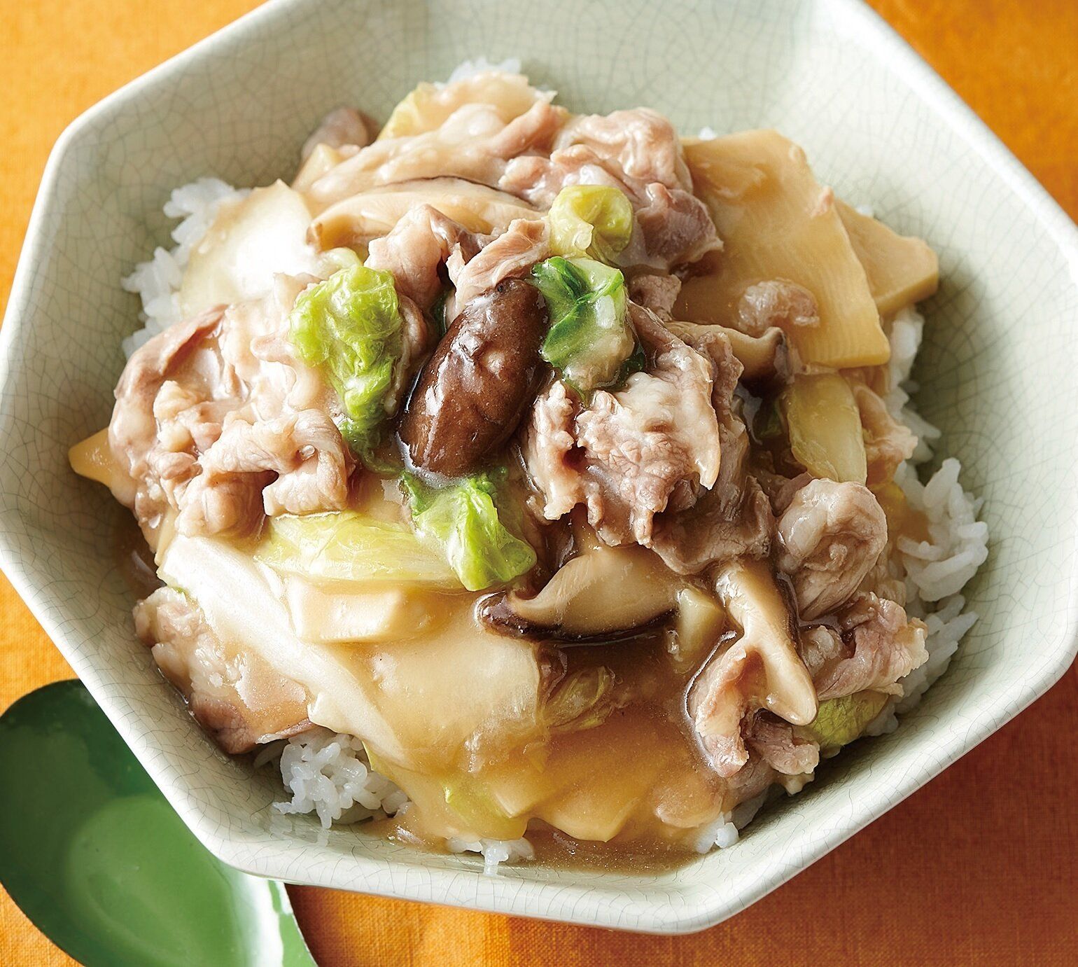 つやつやのとろ～りあんが煮るだけでできる！クイック中華丼