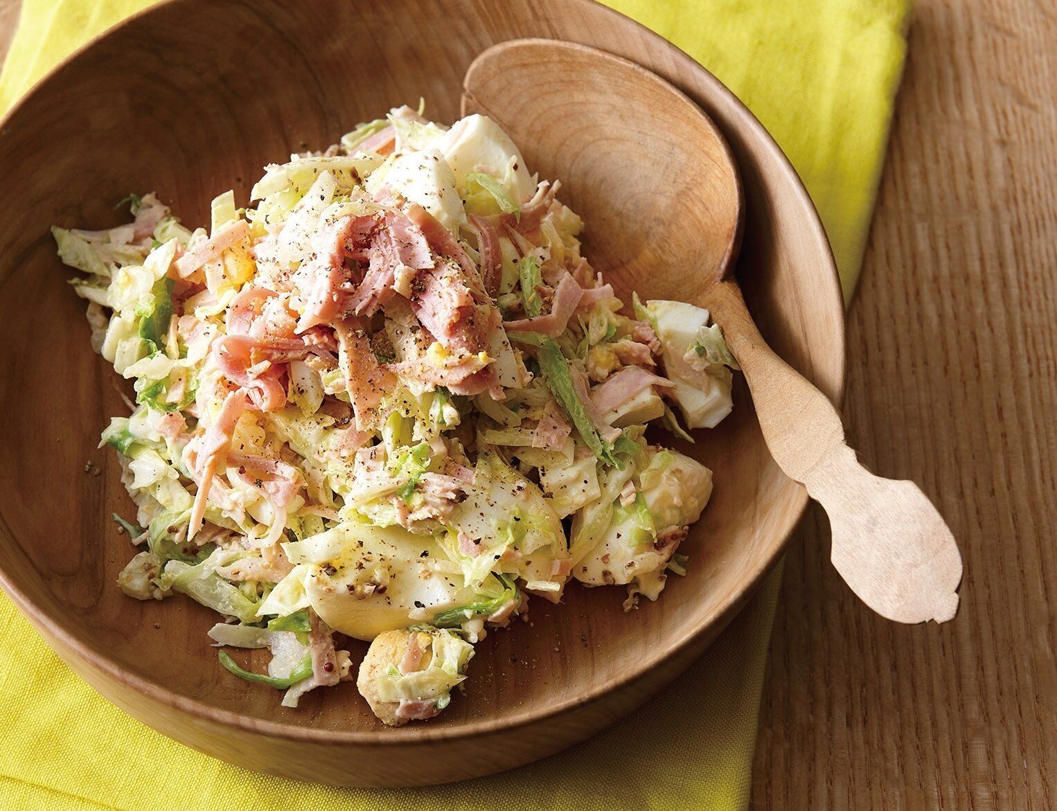 塩もみ＆シャキッとさせて混ぜ合わせればOK♪春キャベツの卵サラダ