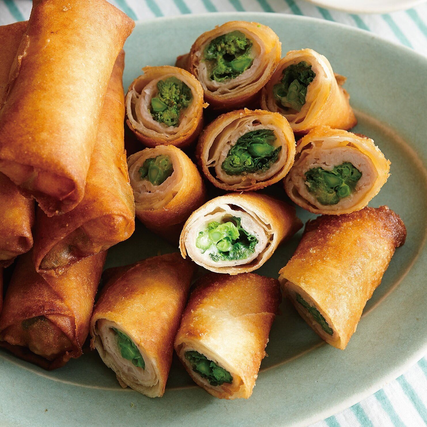 肉巻きを春巻きにすれば大満足！菜の花と豚肉のチーズ春巻き