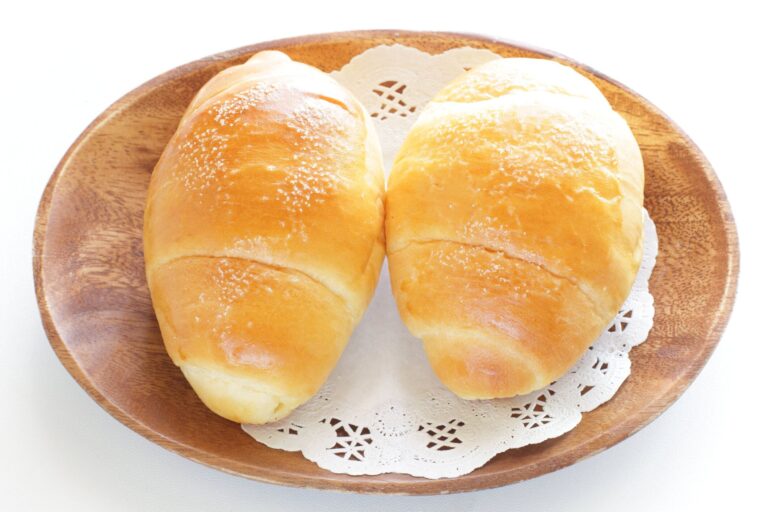 【管理栄養士監修】「塩パン」は太りやすい？気になるカロリーと炭水化物量まとめ