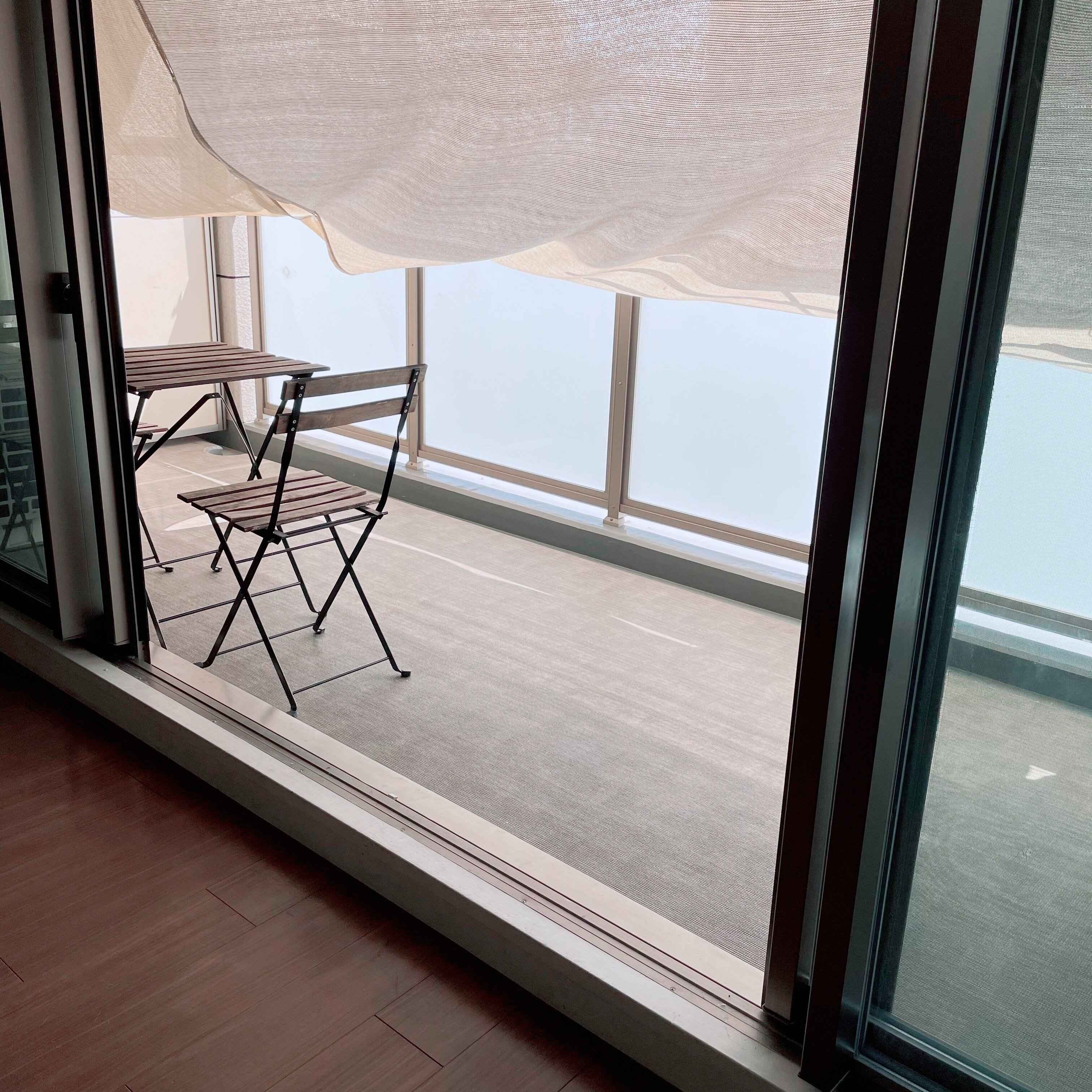 目の前に建物があっても視線を感じずにオープンに暮らす対策2つ