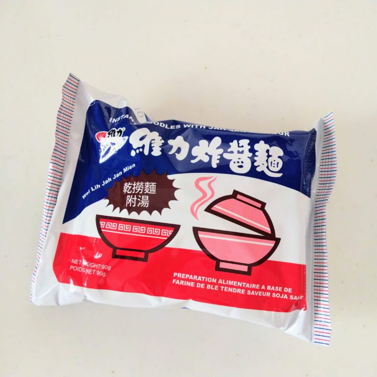 【カルディ】台湾で人気な激安インスタントラーメン「維力炸醤麺」って知ってる？