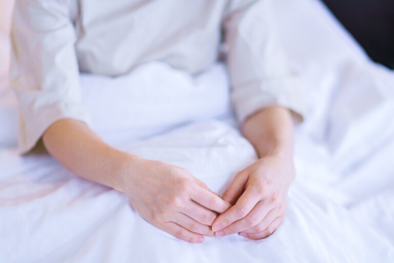 小さなことで落ち込んでクヨクヨ…原因は女性ホルモン!?上手につきあう方法