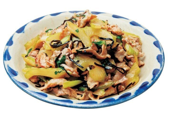 シャキシャキセロリ＆塩昆布は◎！豚こま切れ肉とセロリの炒めもの