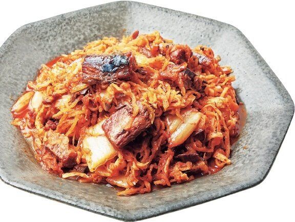 こくうまで、お代わり必至！さばみそ煮缶と切り干し大根の炒めもの