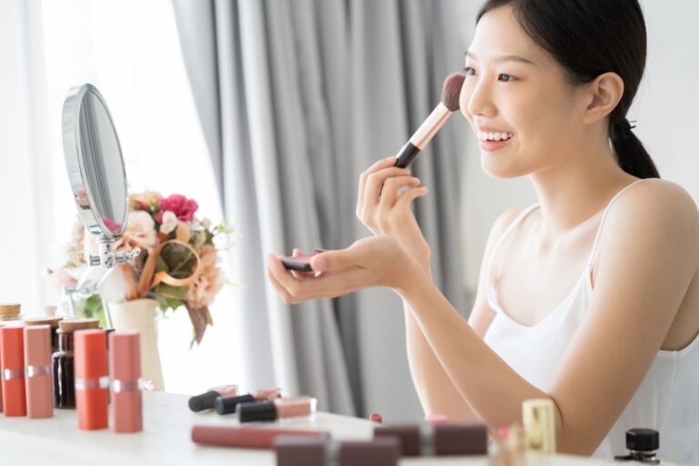 目元にラメはあり？なし？幸運がやってくる開運メイク＆幸せが遠のくNGメイク