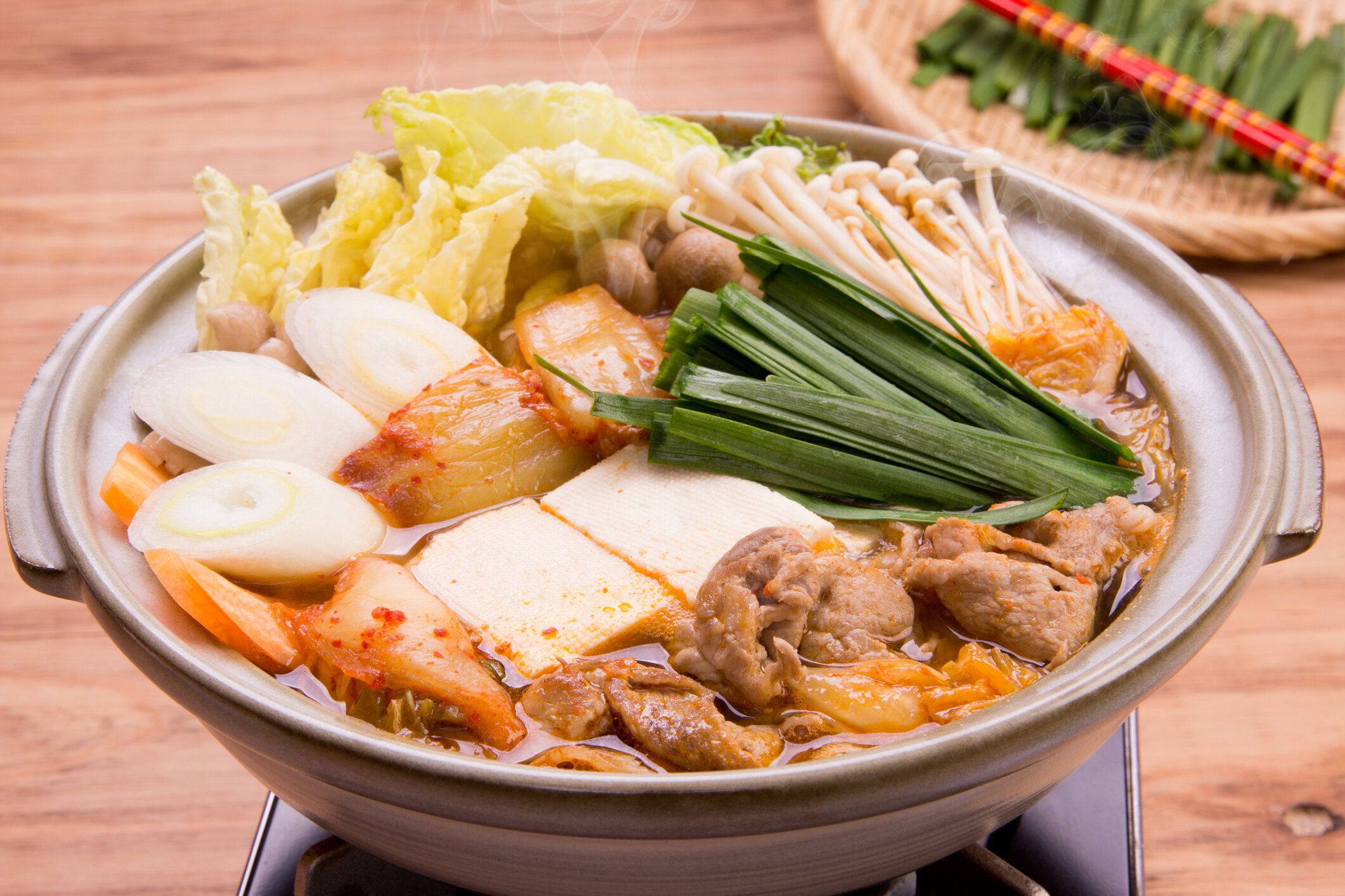 【管理栄養士監修】「鍋料理」は太りやすい？気になるカロリーと炭水化物量まとめ