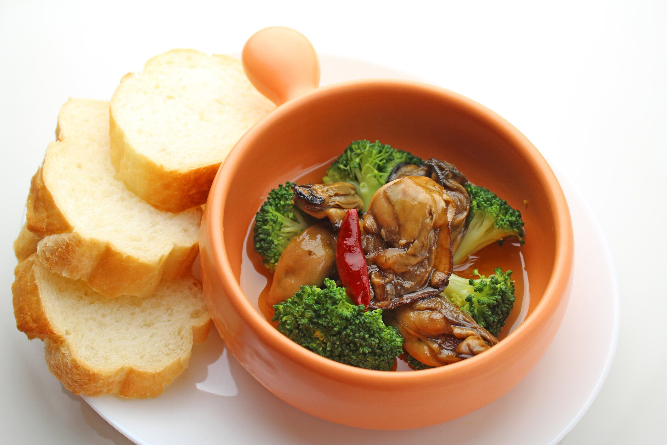 【管理栄養士監修】「アヒージョ」は太りやすい？気になるカロリーと炭水化物量まとめ