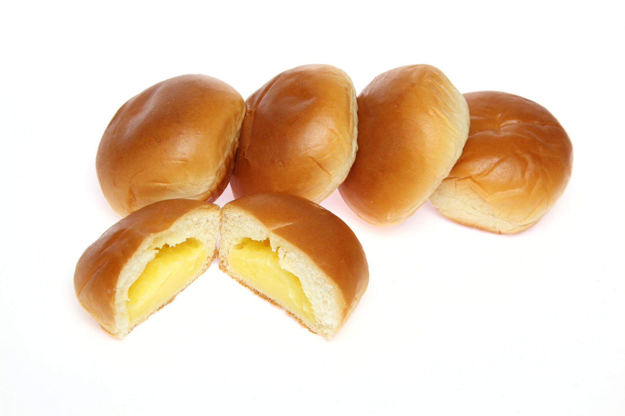 【管理栄養士監修】「クリームパン」は太りやすい？気になるカロリーと炭水化物量まとめ