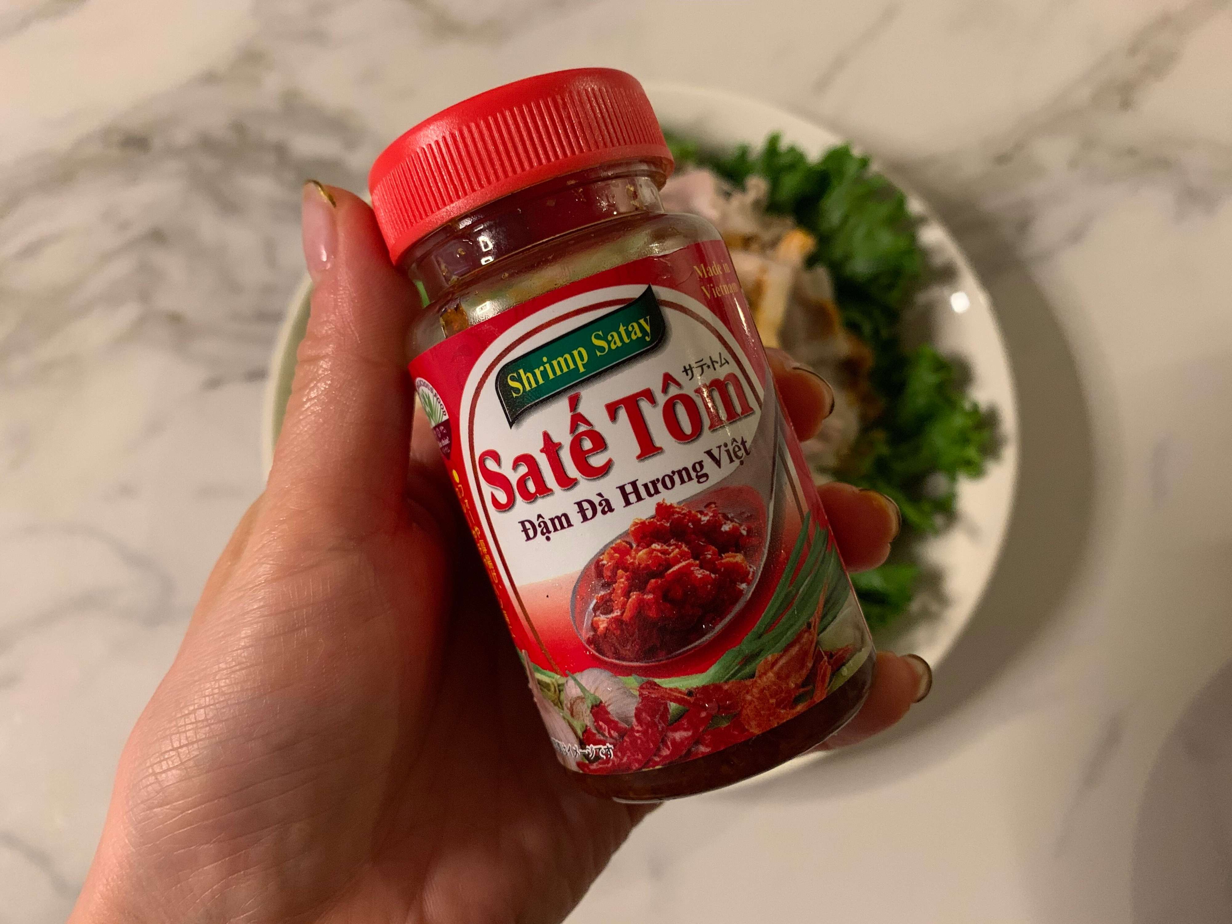 【カルディ】かけるだけでエスニック！食べるラー油「サテトム」は期待以上のおいしさ