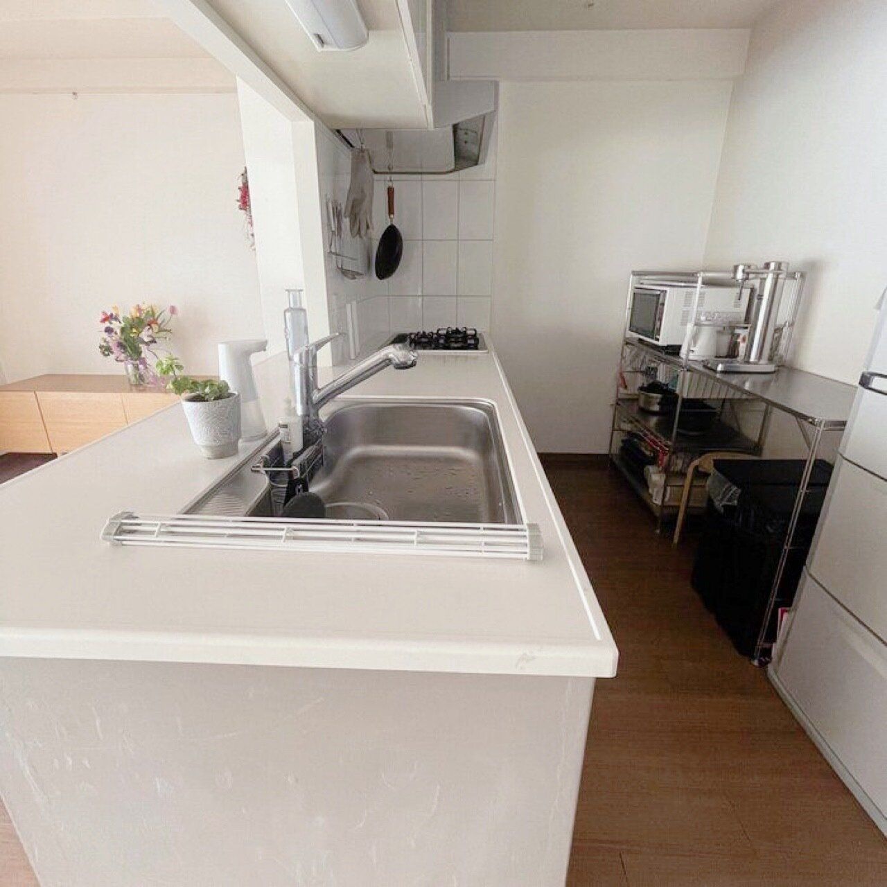 シンプリストが実践する「何も置かない、シンプルキッチン」をつくるコツ3つ